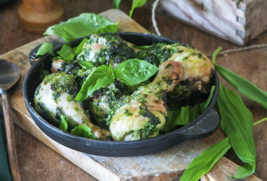 Hähnchenschenkel mit Bärlauch-Parmesan-Kruste