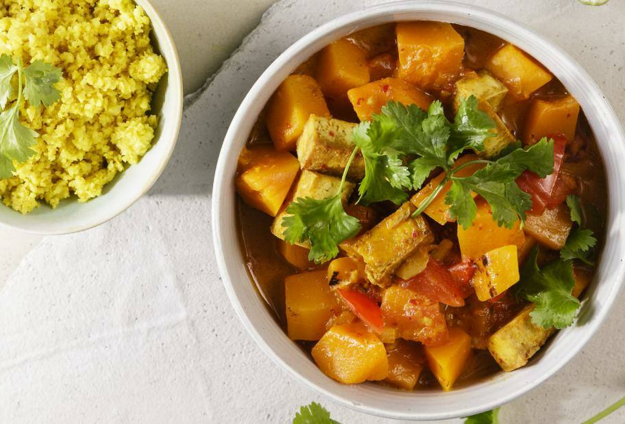 Tofu-Kürbis-Curry mit Blumenkohlreis