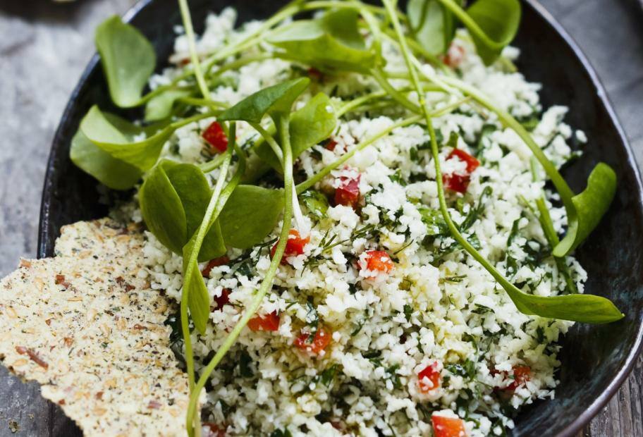 Schneller Blumenkohl-Couscous mit Paprika