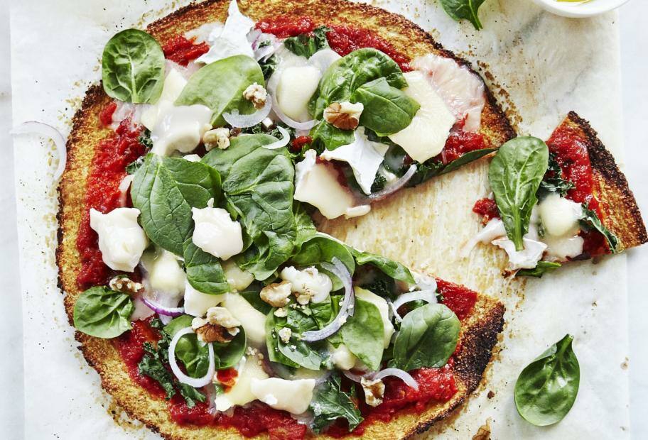 Blumenkohl-Drei-Käse-Pizza