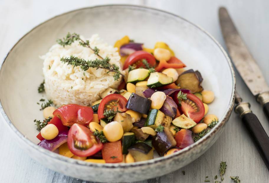 Ratatouille mit Lupinen und Blumenkohlreis