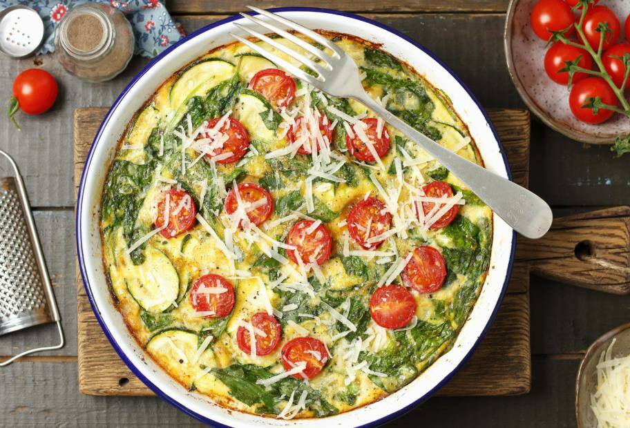 Spinat-Frittata mit Zucchini und Tomaten