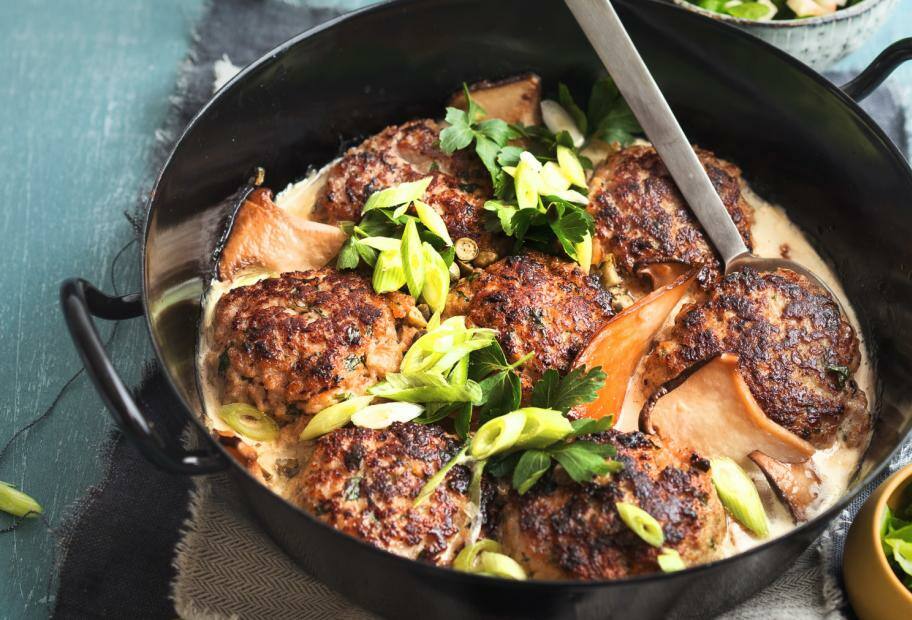 Hackbällchen in Kräutersauce