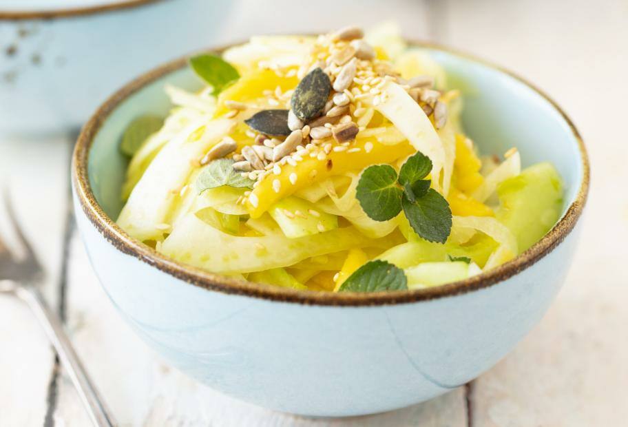 Low Carb Fenchelsalat mit Mango und Gurke