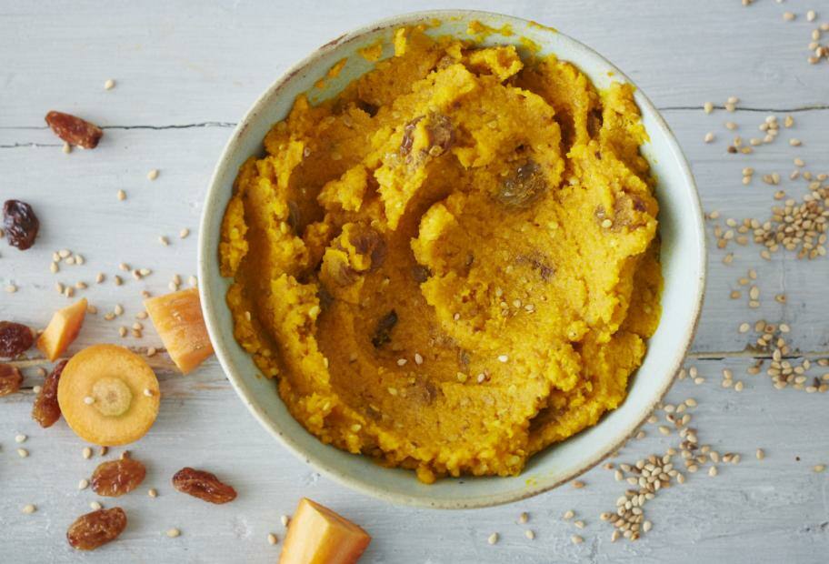 Karotten-Sesam-Creme mit Rosinen