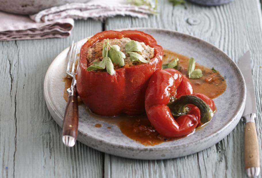 Gesund gefüllte Paprika mit Hackfleisch
