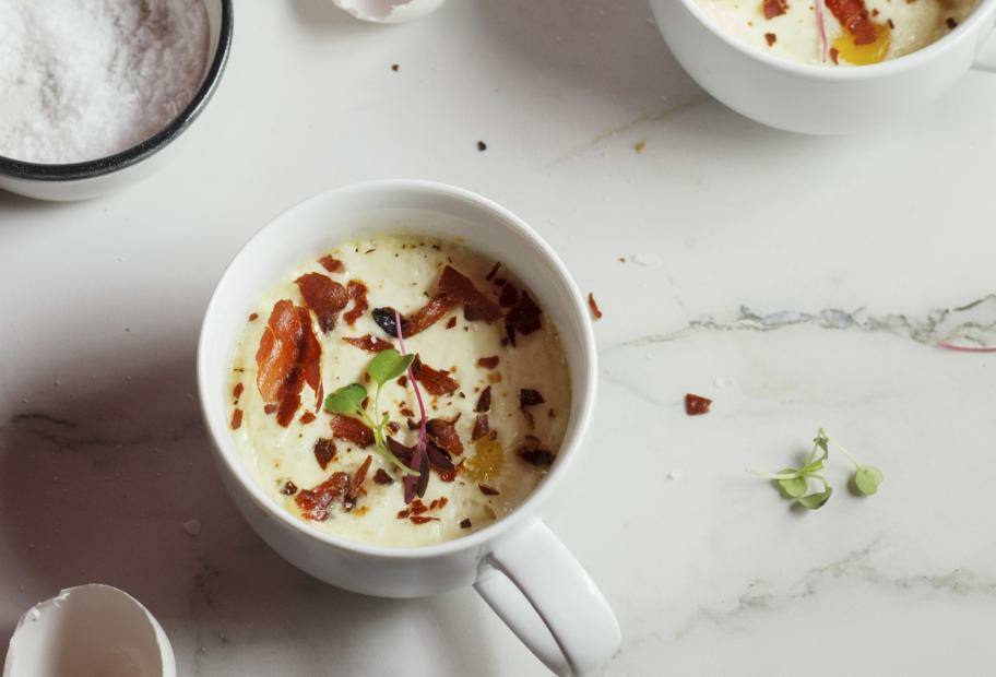 Gebackene Eier mit Parmesan und Schinken