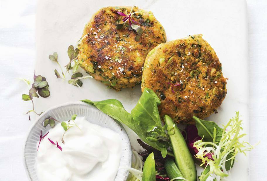 Einfache Lachsfrikadellen mit Brokkoli, Quinoa und Chia