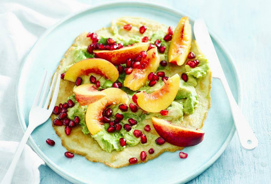 Crêpes mit Avocado und Nektarinen