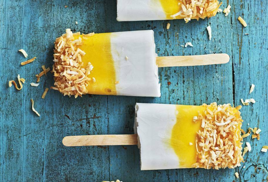 Kokosnuss-Mango-Eis am Stiel