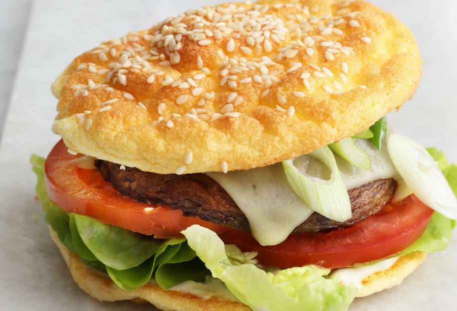 Champignon-Cheeseburger