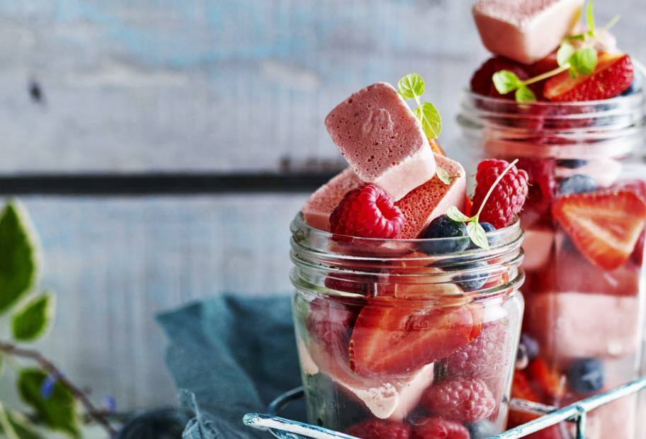 Frozen Yogurt mit Beeren