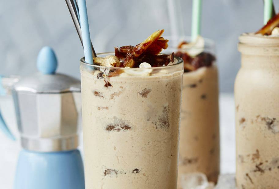 Cashew-Eiskaffee mit Zimt