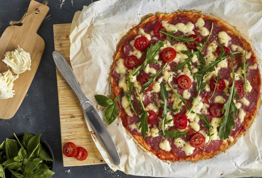 Keto-Salami-Pizza