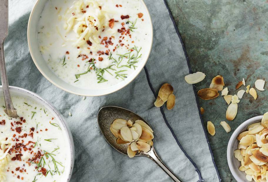 Joghurt-Lauch-Suppe mit Cheddar