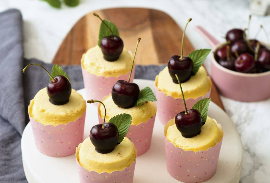 Cheesecake-Muffins mit Kirschen