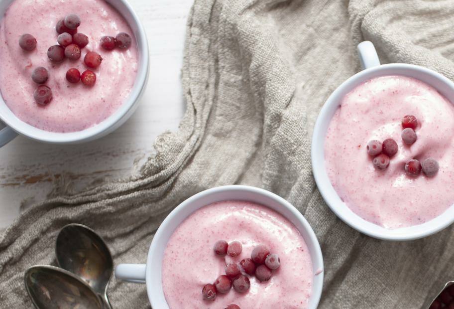 Johannisbeer-Sahne-Porridge