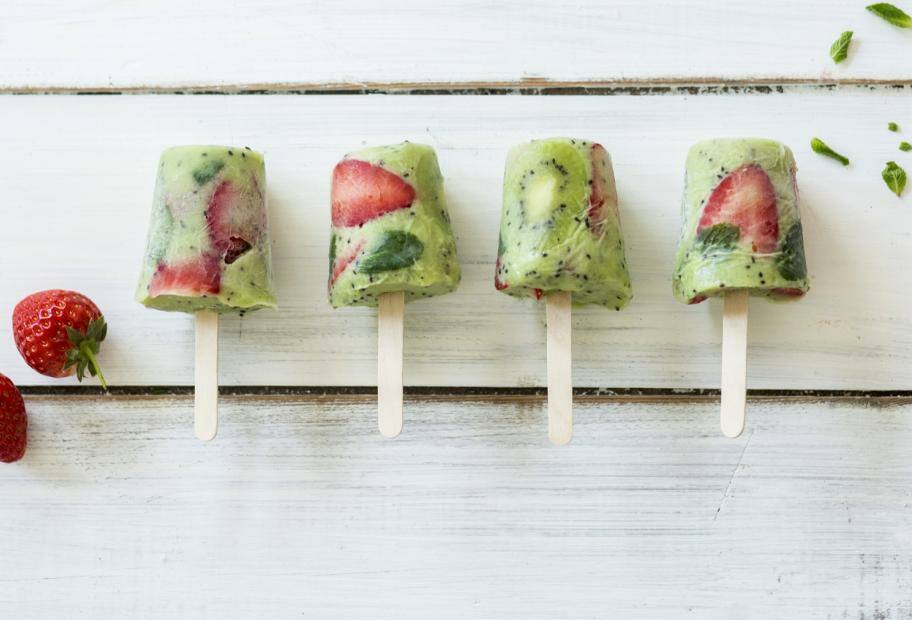 Kiwi-Erdbeer-Eis am Stiel