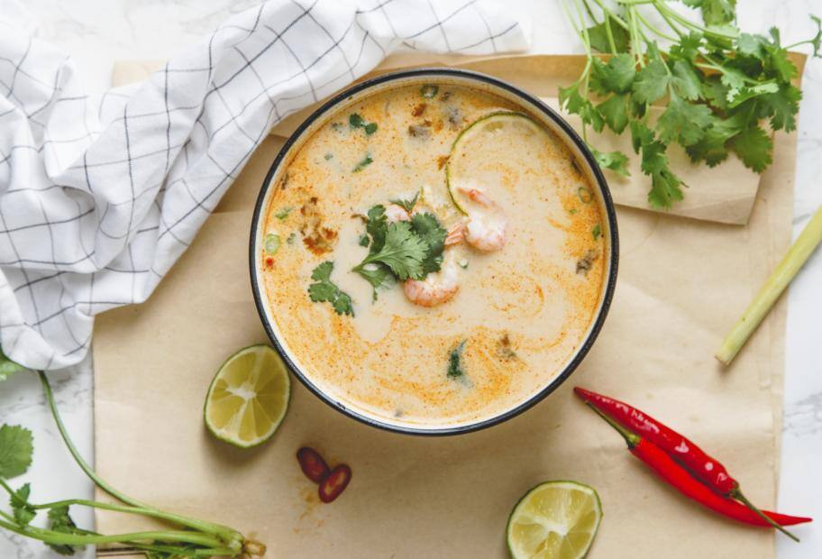Tom Yum Suppe mit Garnelen