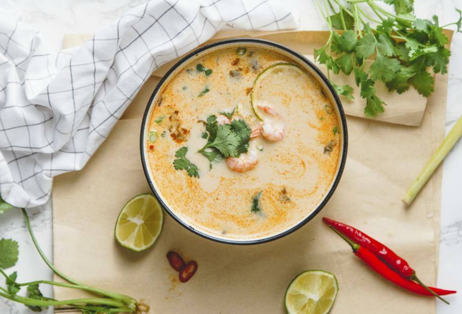 Thailändische Tom Yum Suppe mit Garnelen | Lowcarb.de