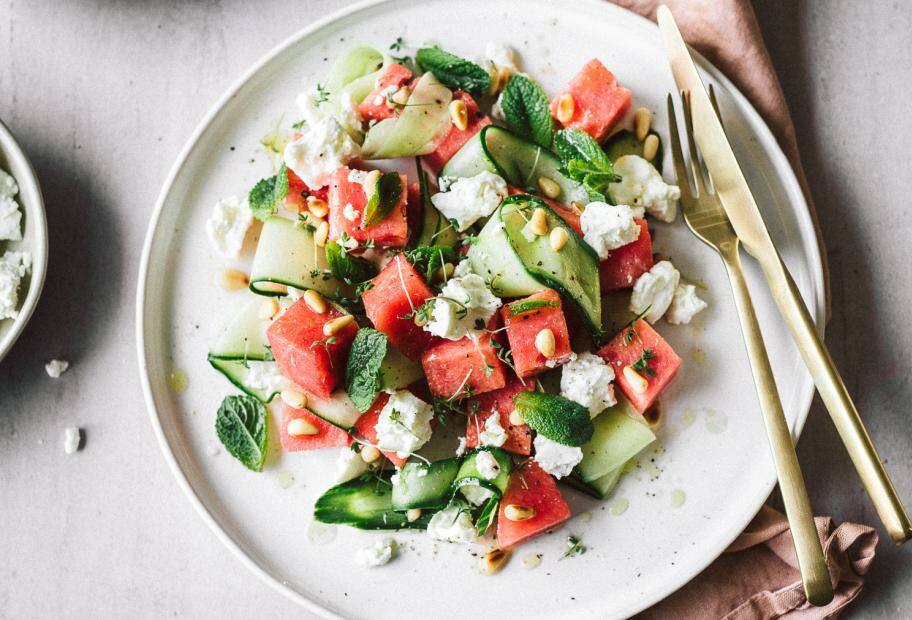 Wassermelonen-Salat mit Feta, Gurke und Minze