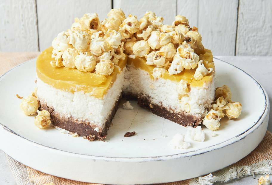 Mango-Kokos-Torte mit Nussboden