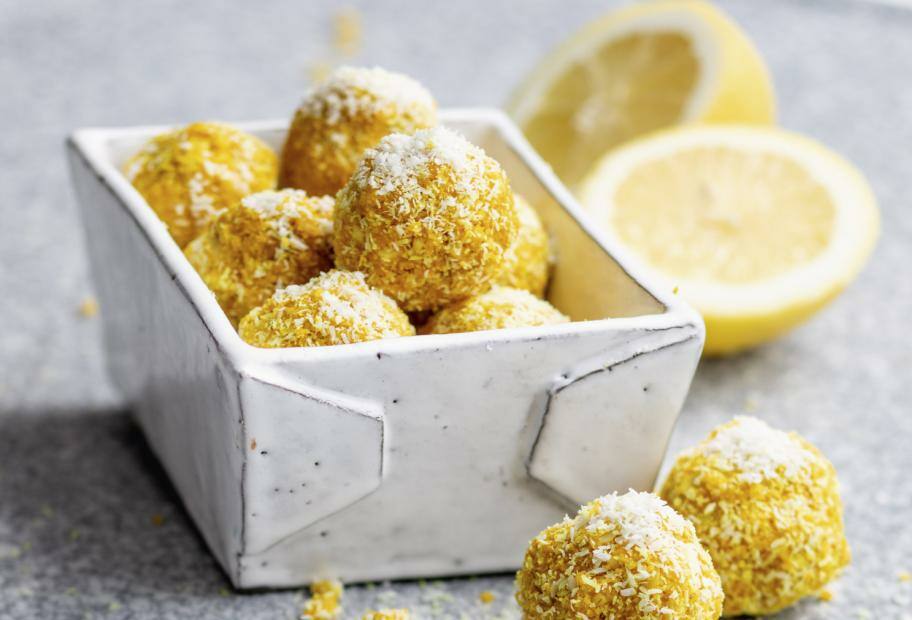 Energy Balls mit Zitrone und Kokos