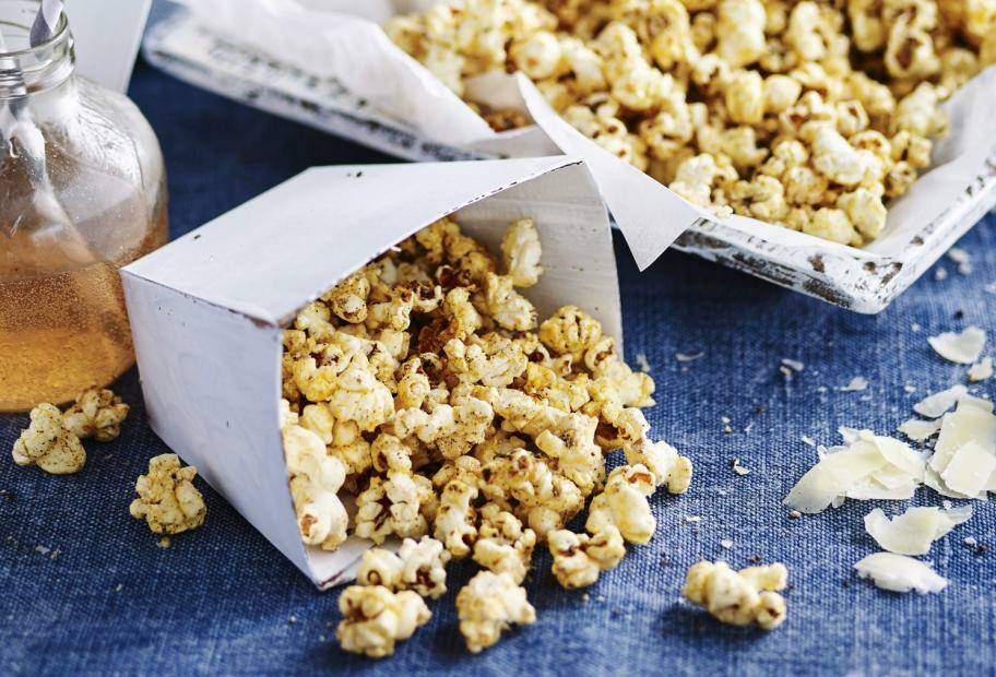 Cajun-Popcorn mit Parmesan