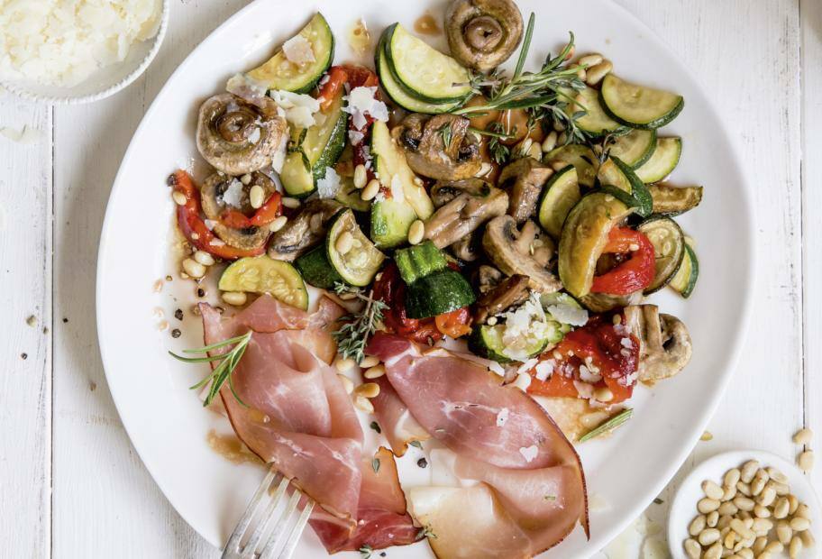 Keto-Antipasti-Platte