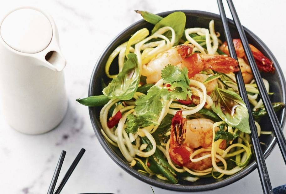 Asiatische Zucchini-Nudeln mit Garnelen