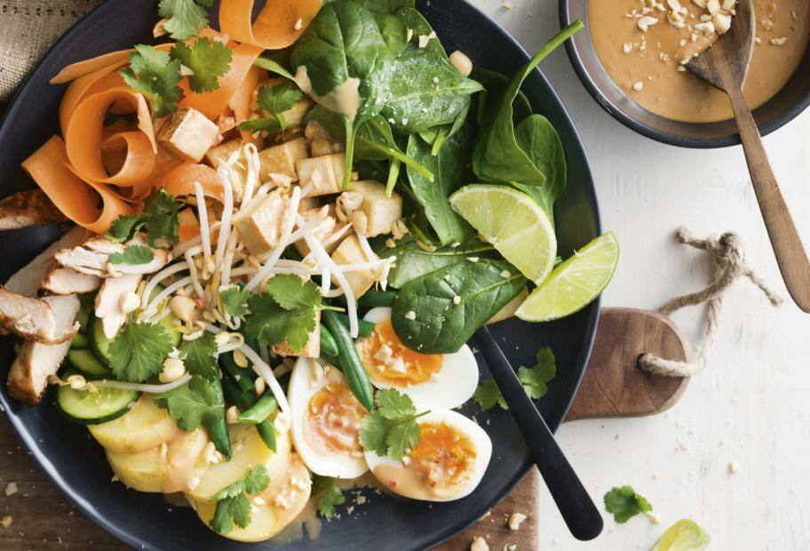 Gado Gado mit Hähnchen und Erdnusssauce