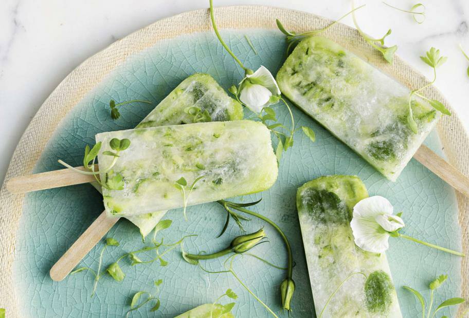 Zitronen-Minz-Eis am Stiel