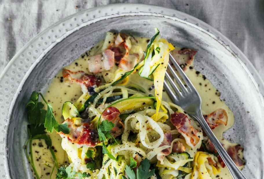 Gemüse-Nudeln alla Carbonara