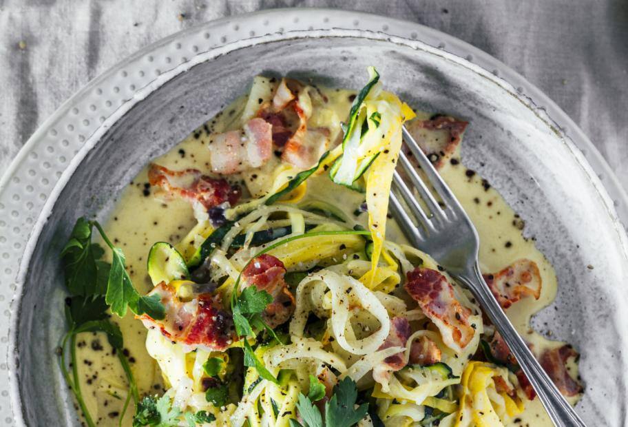 Gemüse-Nudeln alla Carbonara