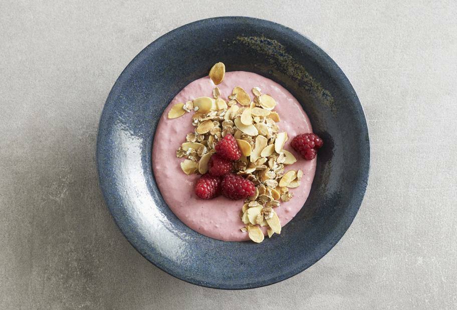 Cremiger Himbeer-Quark mit Mandeln und Chiasamen