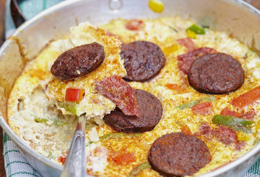 Deftiges Omelett mit Feta und Sucuk