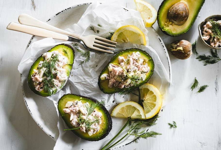Gefüllte Avocados mit Krabbensalat