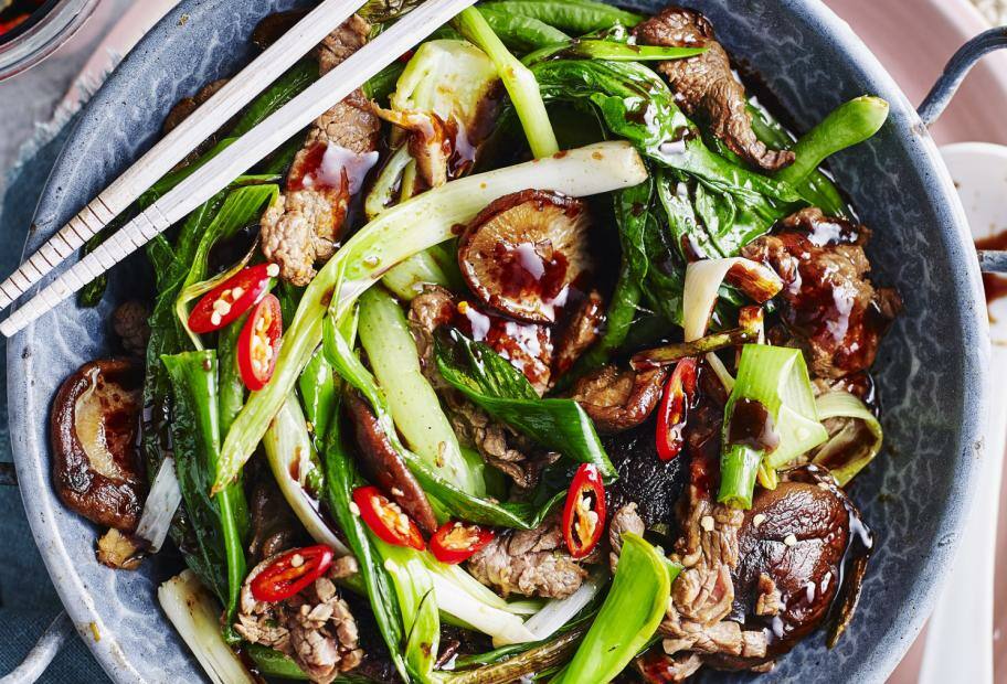 Würziger Rindfleisch-Gemüse-Wok mit Hoisin-Sauce