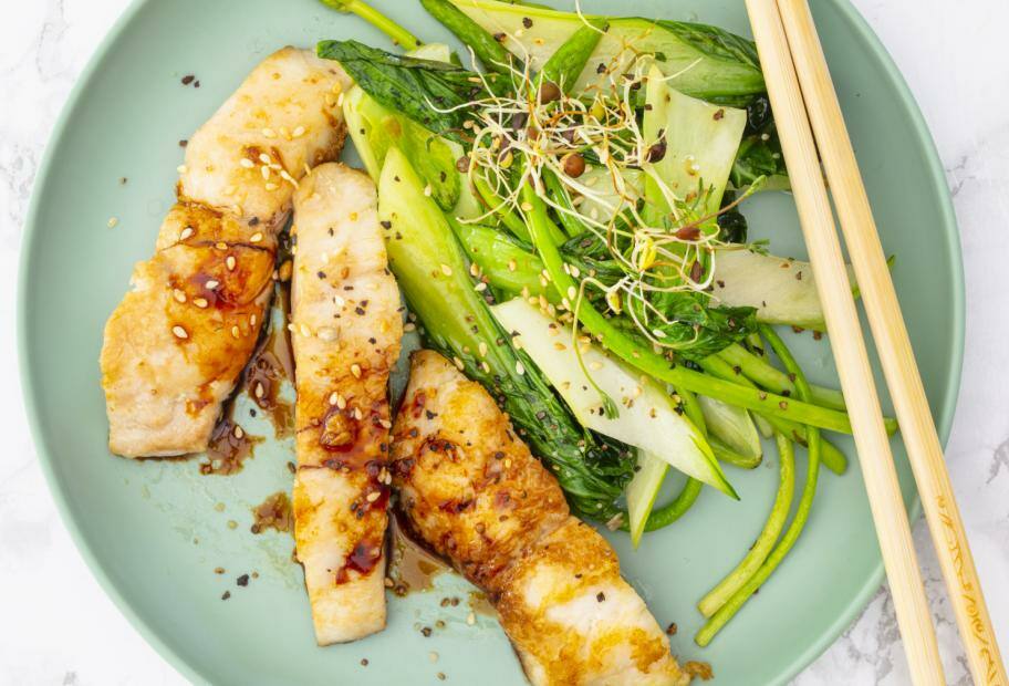 No Carb Rotbarsch mit Pak-Choi und Thai-Spargel