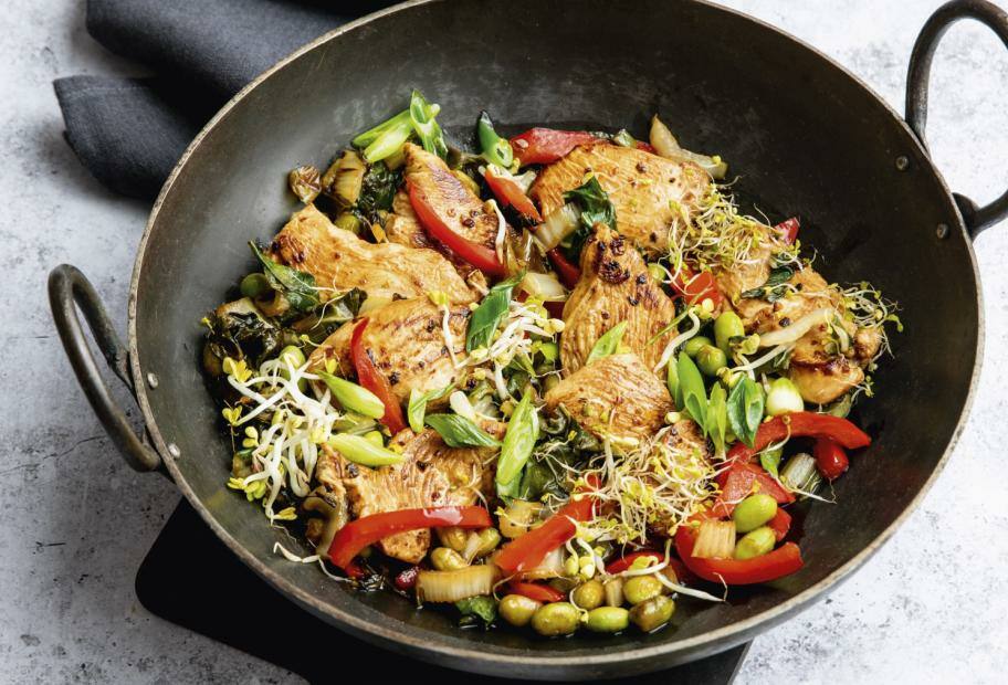 Wok-Gemüse mit Hähnchenbrustfilet