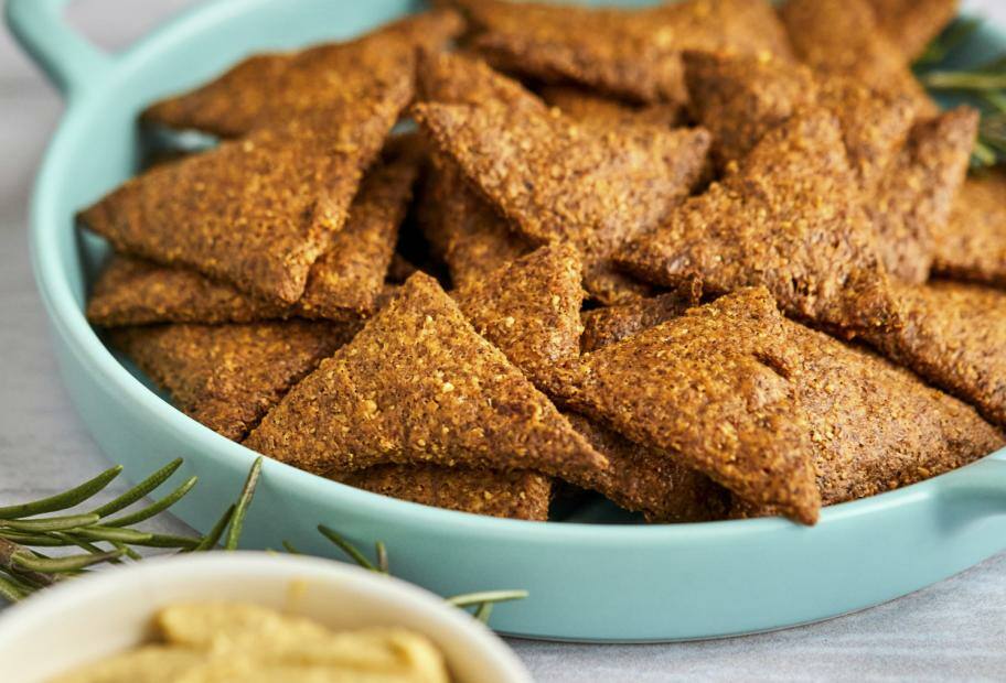 Mozzarella-Tortilla-Chips mit Räucherlachsdip