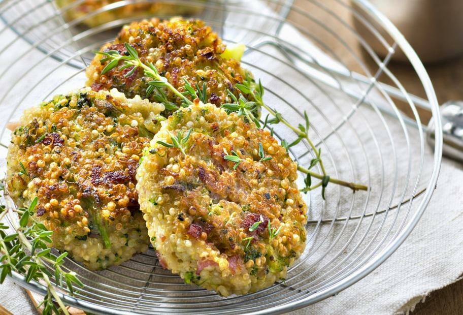 Quinoa-Bratlinge mit Brokkoli und Kohlrabi