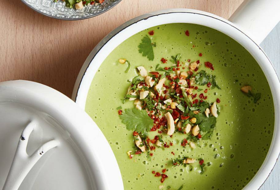 Brokkoli-Kokos-Suppe mit Cashews und Chili
