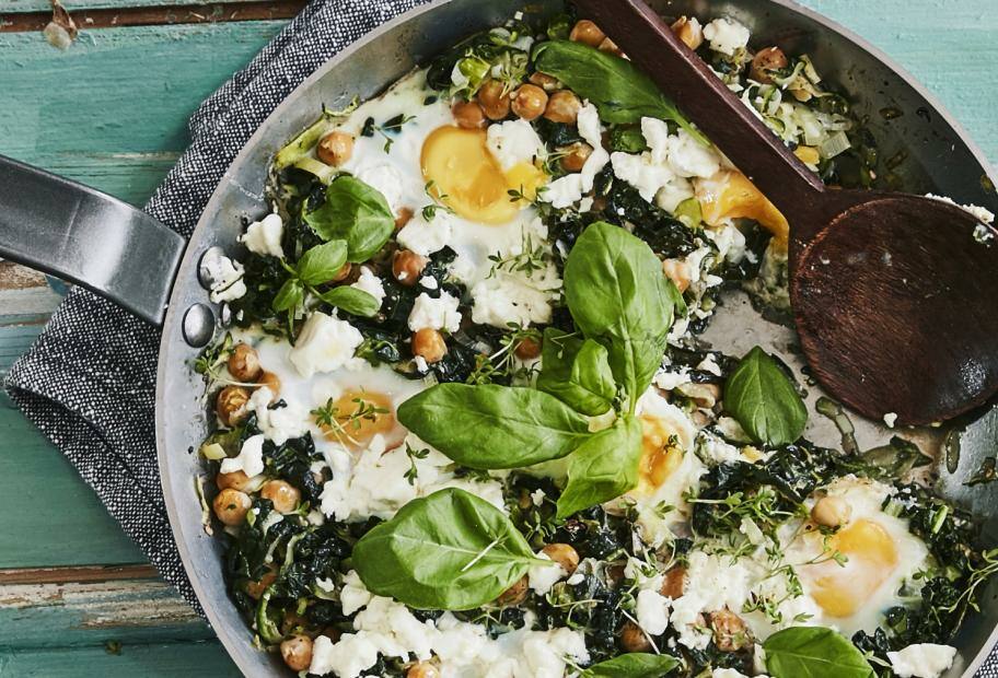 Grüne Shakshuka mit Spinat