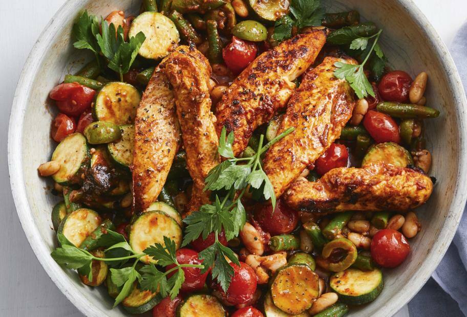 Hähnchenpfanne mit Zucchini, Tomaten und Bohnen