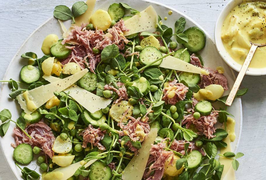 Piccalilli-Salat mit Schinken und Parmesan
