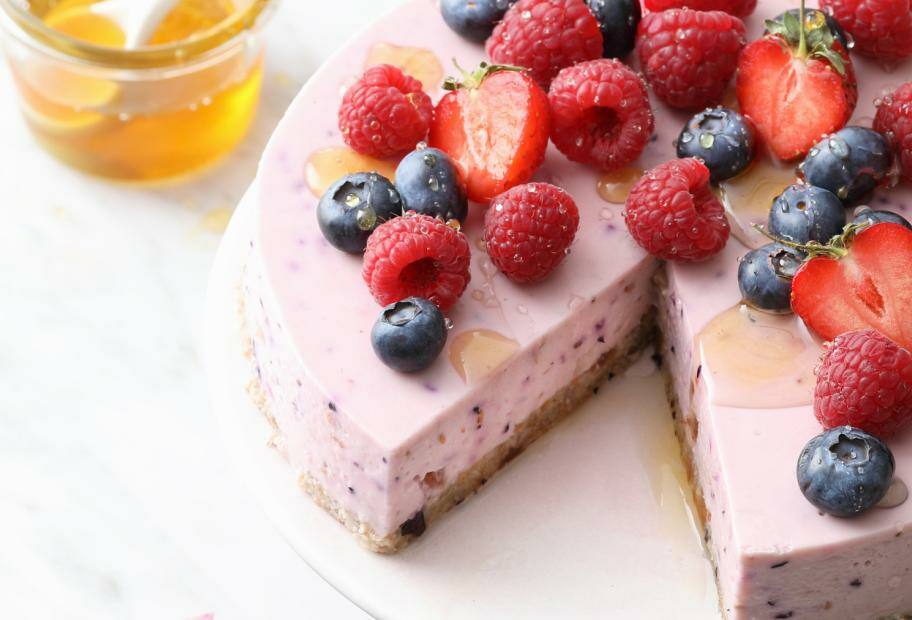 Die beste Frischkäsetorte mit Beeren ohne Backen