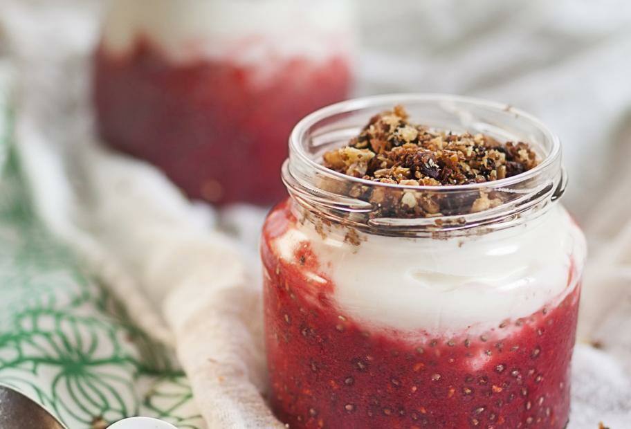 Himbeer-Chia-Joghurt aus dem Glas