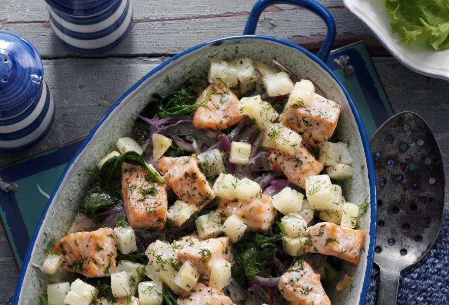 Lachsauflauf mit Spinat und Sellerie