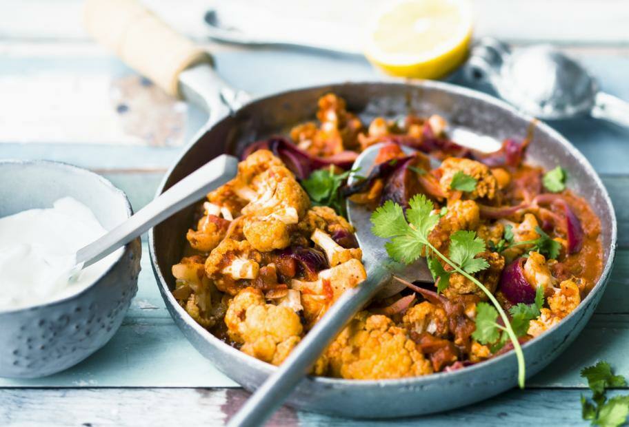 Tandoori-Blumenkohl mit Tomaten und Koriander